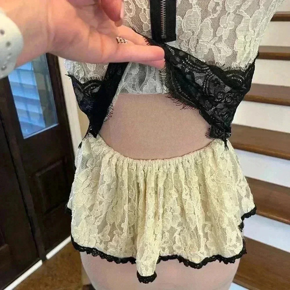 I. Madeline Lace Top - Picture 4 of 5